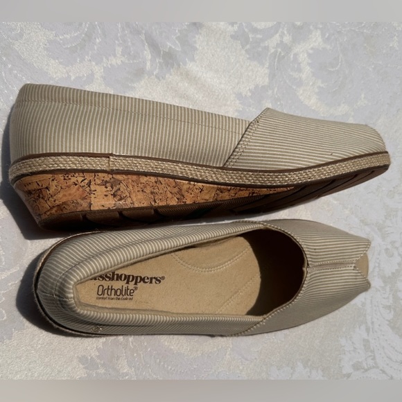 Grasshopper Ortholite cork wedge peak toe shoe. - Picture 2 of 3